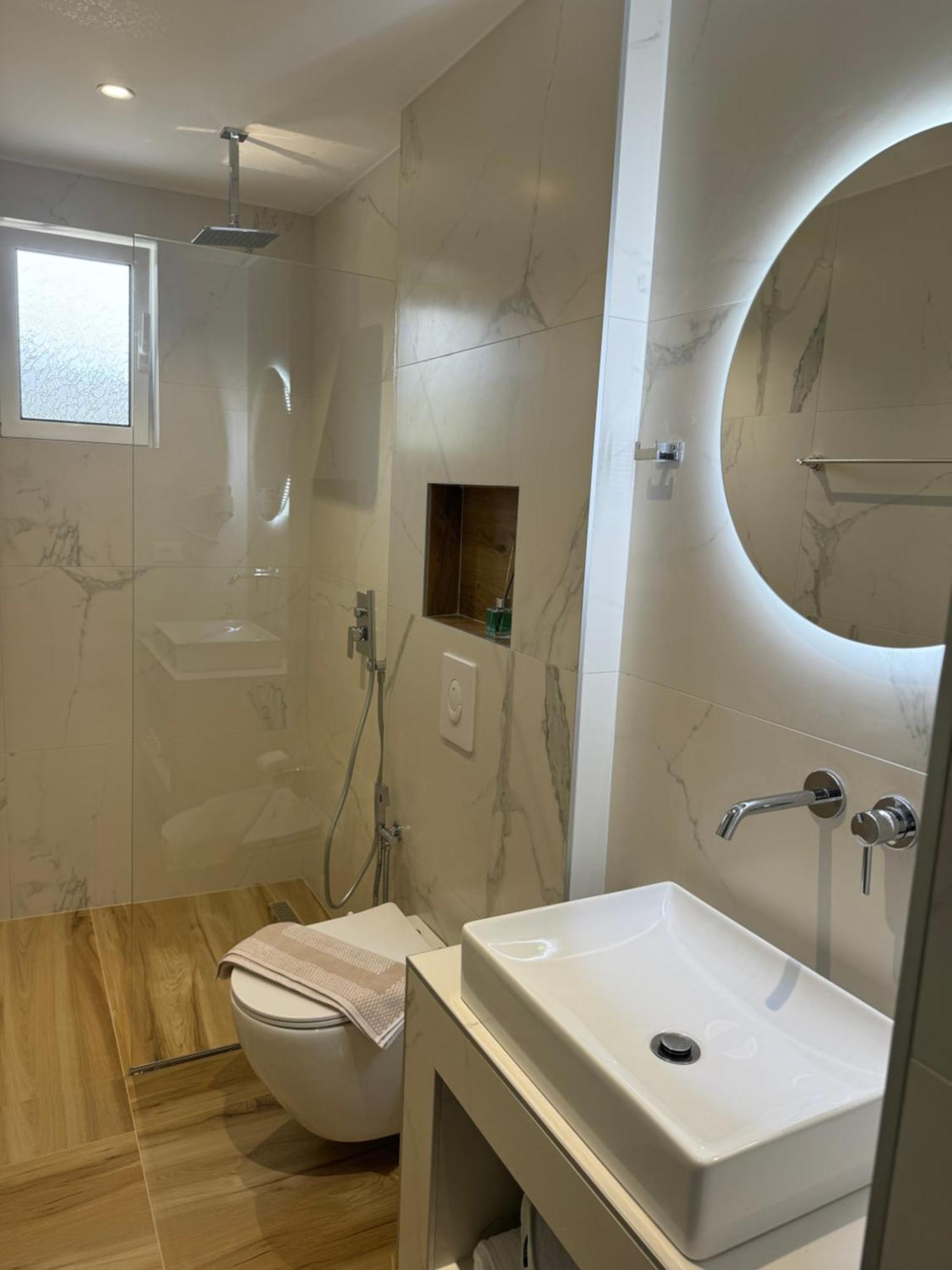 Ion Rooms Himarë Eksteriør billede